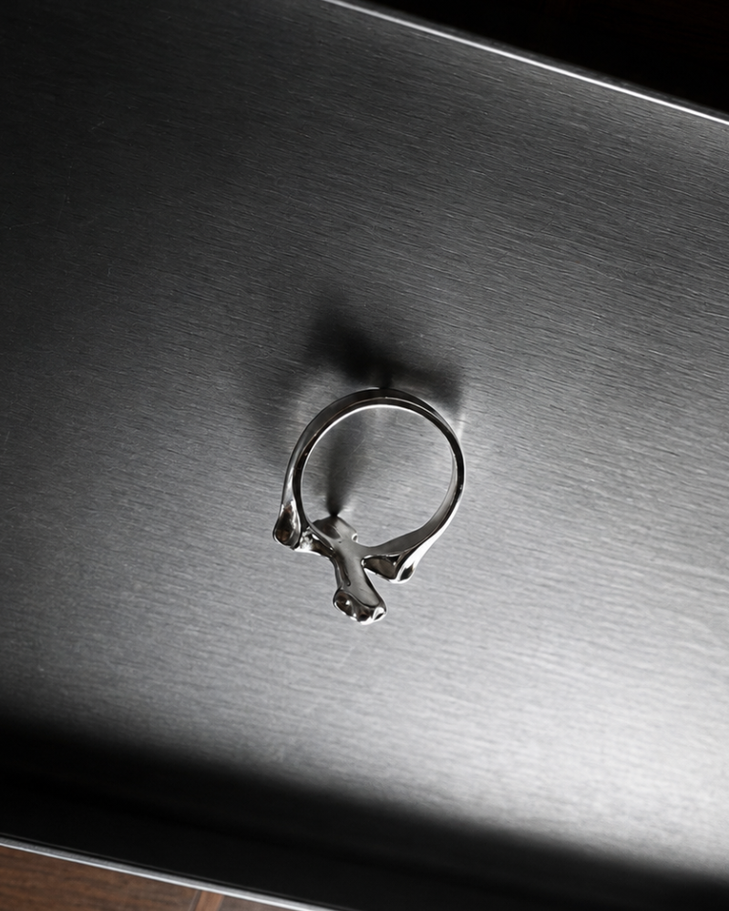 Noir Cross Ring