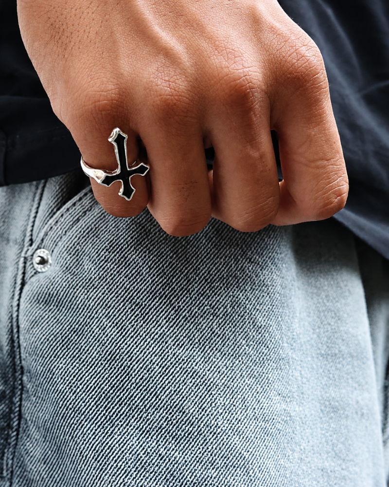 Noir Cross Ring